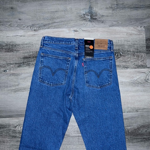 Levi’s Wedgie Straight Jeans - Picture 2 of 3